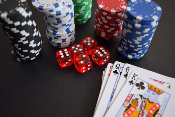 ¿Cómo se juega al poker Texas Holdem?
