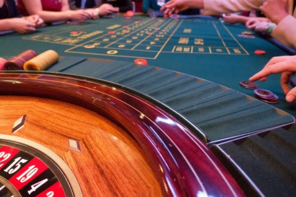 ¿Qué tipos de apuestas se pueden realizar en la ruleta?