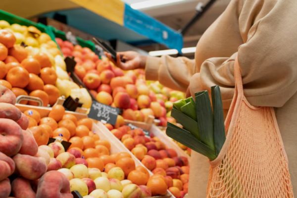 Hasta qué hora está abierta la tienda de alimentos más cercana